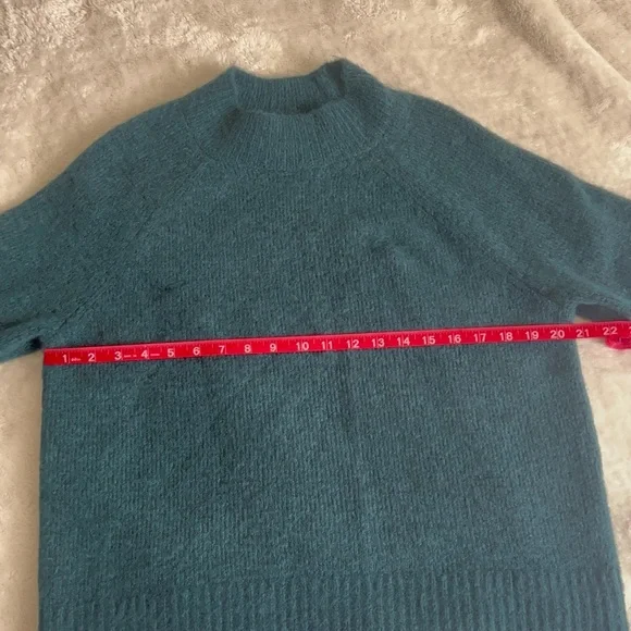 Banana Republic Teal Crewneck Sweater - Picture 5 of 5